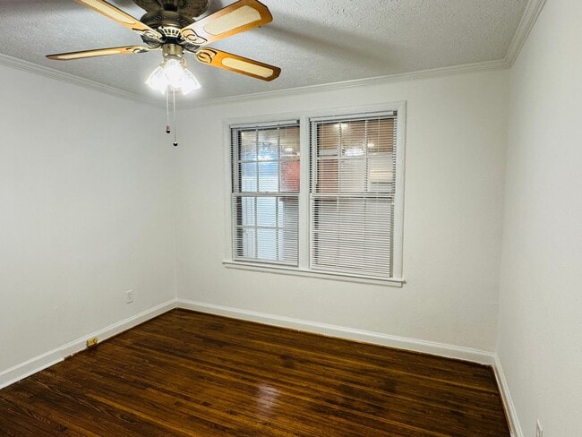 Building Photo - 4-Bedroom just perfect for your family