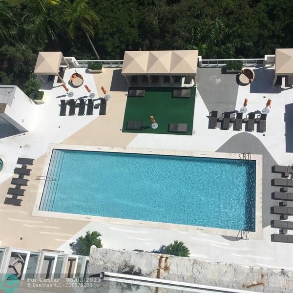 Building Photo - 1861 NW S River Dr