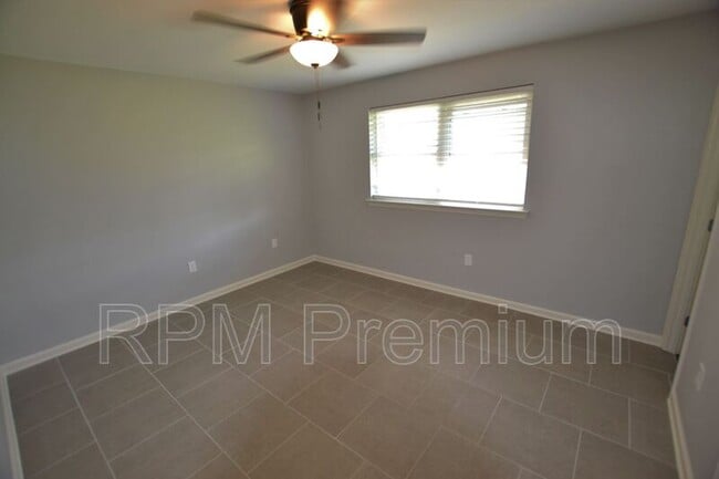 Building Photo - 1632 Mary Lou Dr