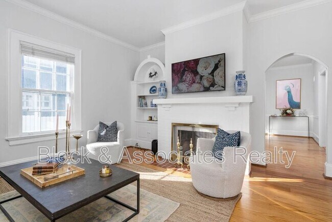 Building Photo - 1807 Sunset Dr