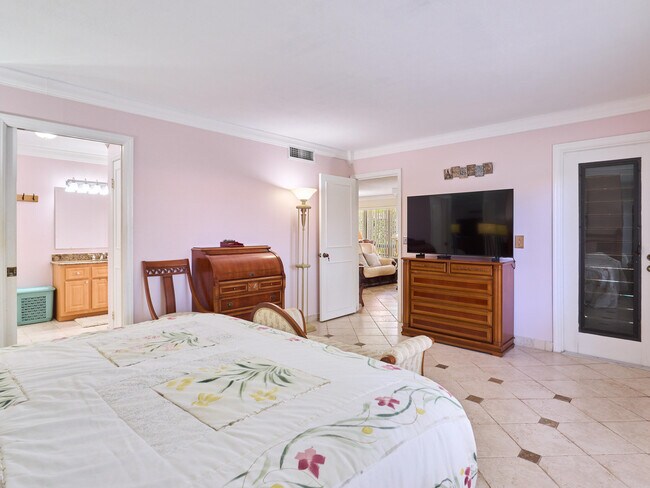 Building Photo - 563 Brackenwood Pl