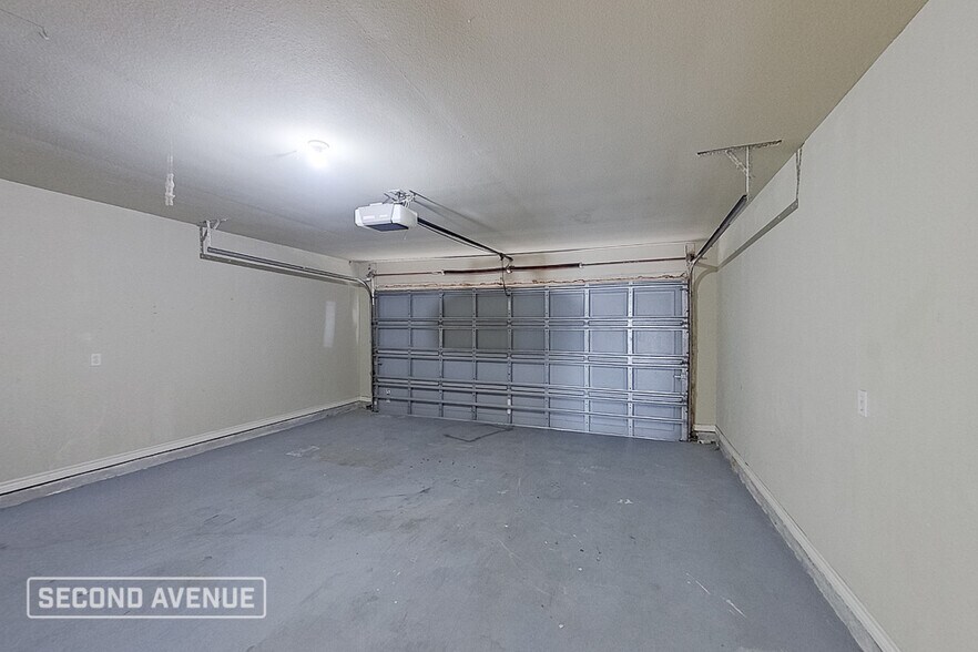 Building Photo - 5110 Spring Brook Dr