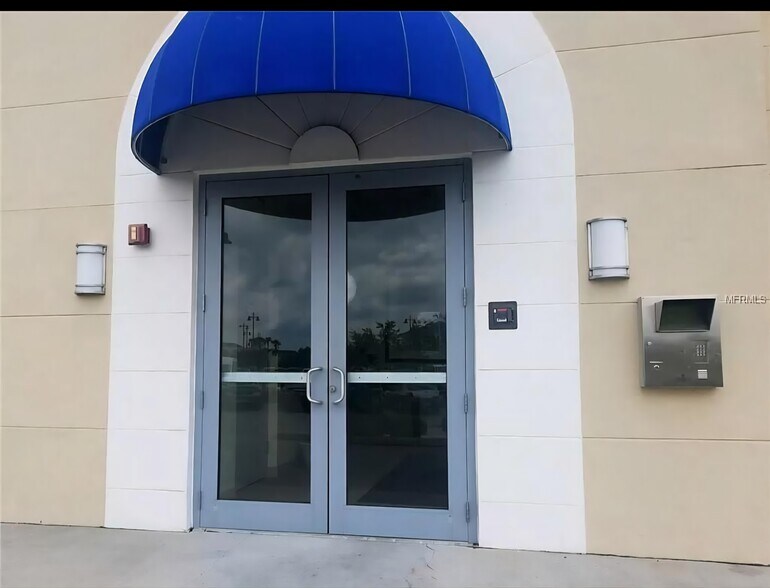 Code Entry - 8111 Lakewood Main St