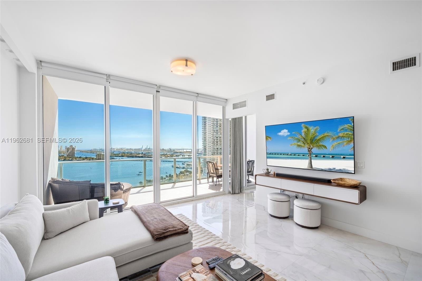 Building Photo - 2020 N Bayshore Dr