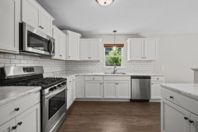 Building Photo - Welcome to Bradford Estates!