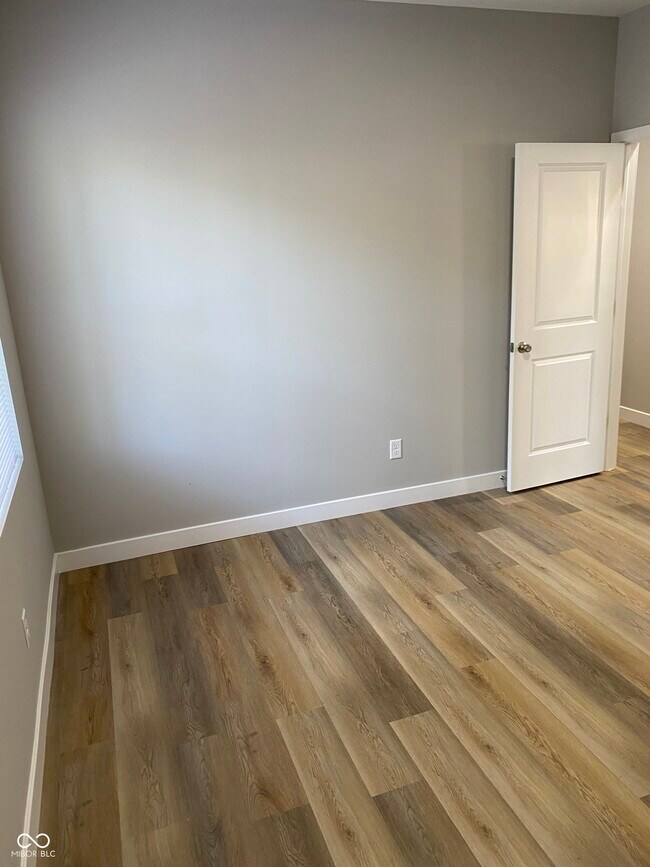 Building Photo - 931 N Beville Ave