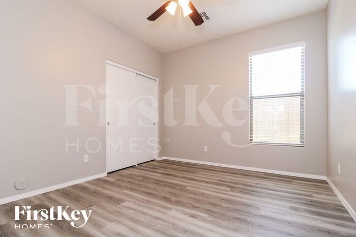Building Photo - 11759 W Hopi St