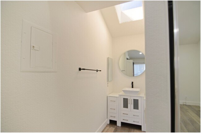 Building Photo - Aliso Viejo 1 Bedroom Condo!