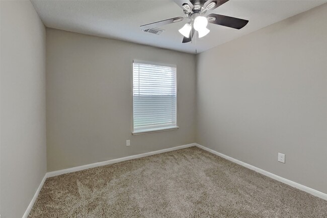 Building Photo - 18002 Golden Ridge Dr