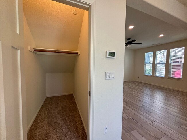 Building Photo - Spacious 4 Bedroom, 3 Bath Home with Bonus Room, 2 Car Garage in Westpark Village!