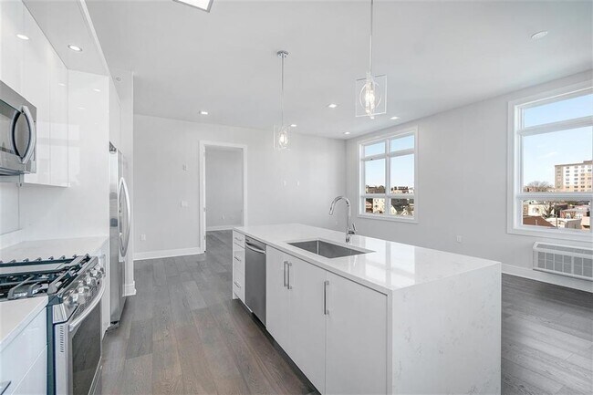 Building Photo - 119 Peter St