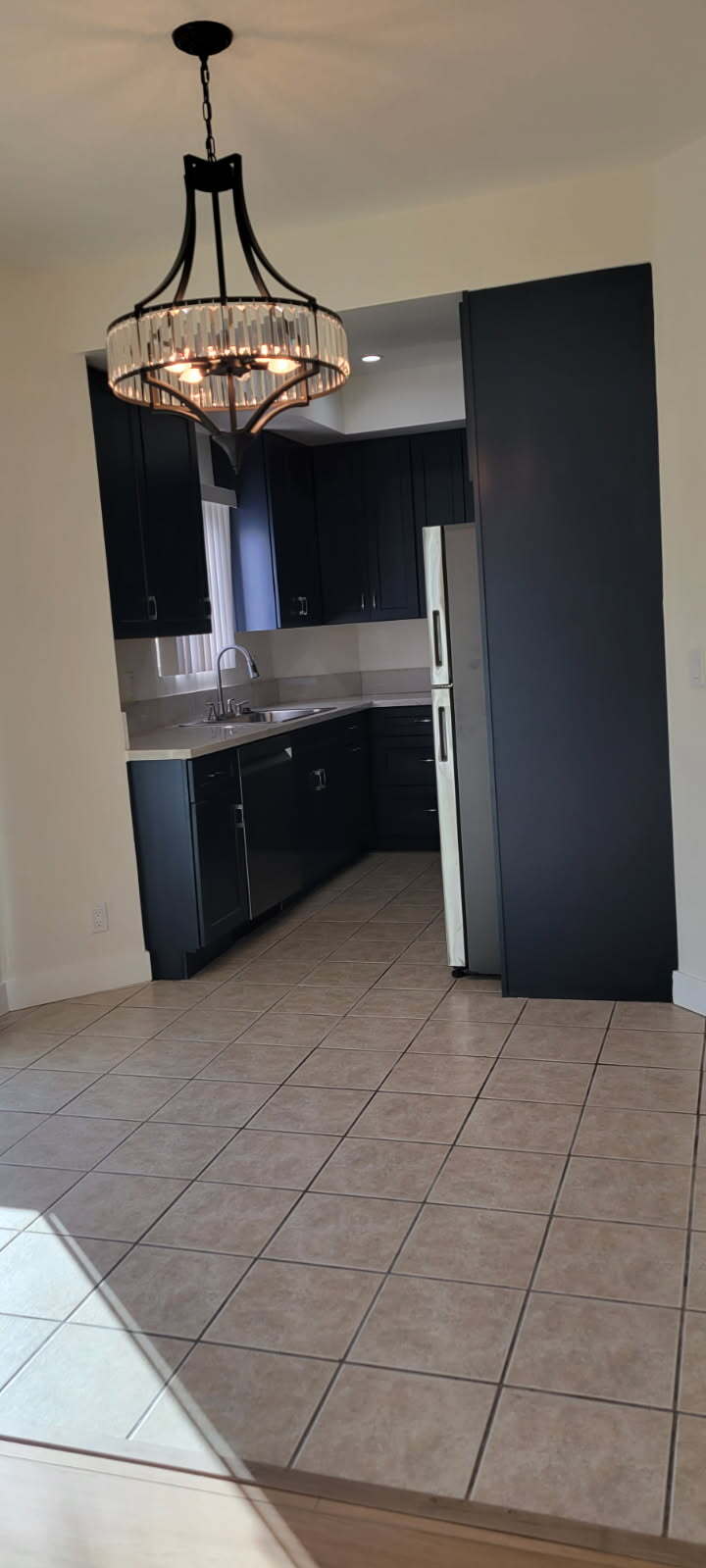 Dinning area to kitchen - 5135 Zelzah Ave