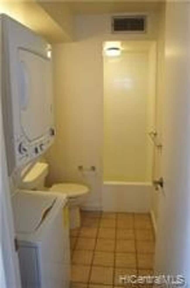 Building Photo - 2 Bdrm/1 Bath in Makiki - The Consulate
