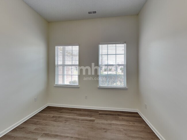 Building Photo - 2839 Oakglade Ct