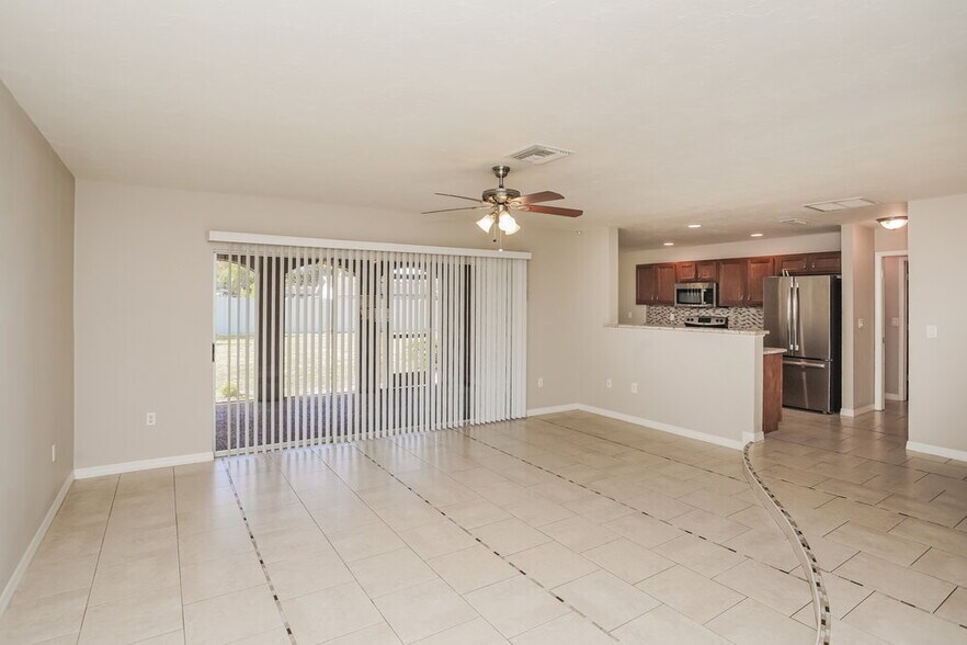 Building Photo - 4542 Charing Cross Rd