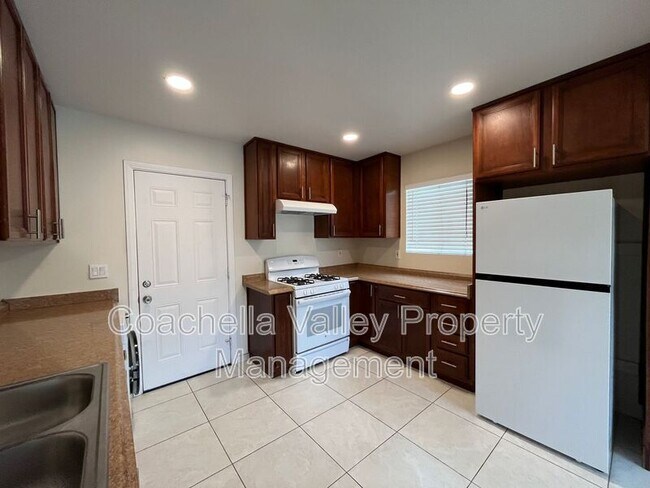 Building Photo - 422 Rosa Parks Rd
