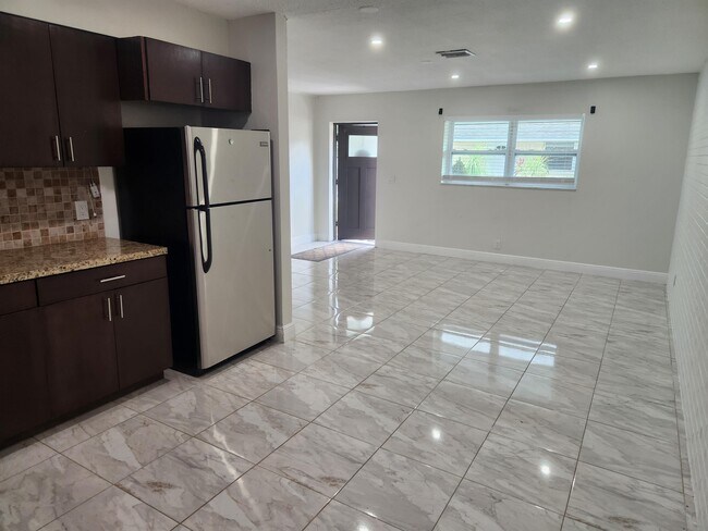 Building Photo - 452 Martin Ave