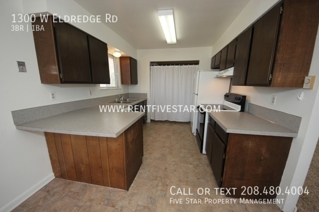 Building Photo - 1300 W Eldredge Rd