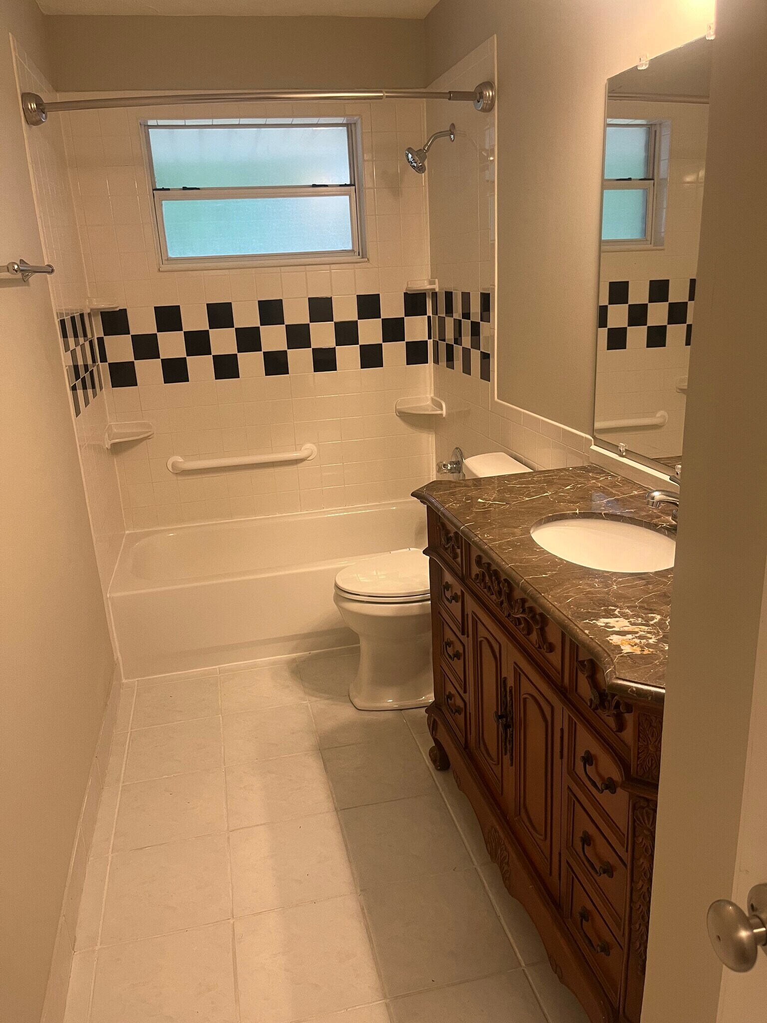 Bath - 1822 A, Lela Lane