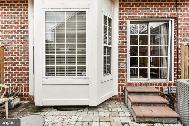 Building Photo - 6109 Madison Crest Ct