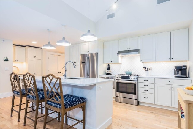 Building Photo - 1 Franklin St