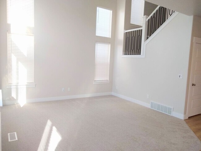 Building Photo - Bluffdale Townhouse Rental in Bringhurst S...