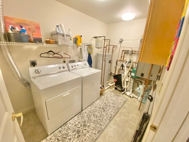 Building Photo - Furnished 2 or 3 bedroom condo Essex Junction SHORT TERM LEASE