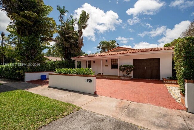 Building Photo - 1550 S Greenway Dr