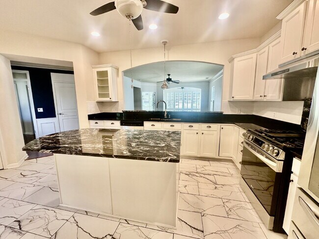 Building Photo - Charming Sun City Retreat, Available Now for Rent