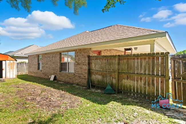 Building Photo - 10443 3rd Ave