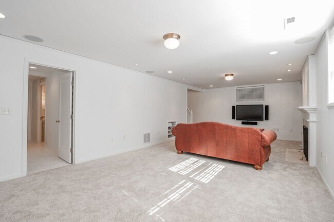 Building Photo - 4527 SW 29th Ave
