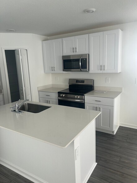 Building Photo - 1234 St