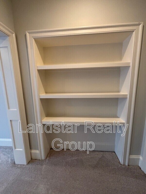 Building Photo - 6411 Moonseed St