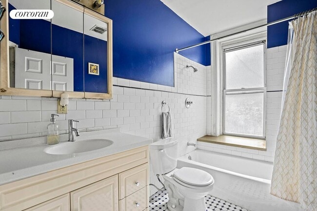 Building Photo - 504 W 168th St