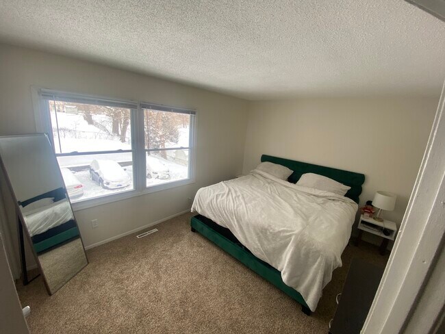 Building Photo - 1544 E Park Ave