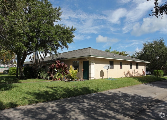 Primary Photo - Woodfield Apartments