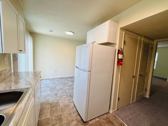 Building Photo - 2 Bedroom, 1.5 Bath Townhouse