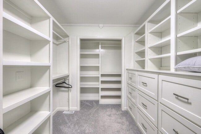 Building Photo - 204 Hogan Ln