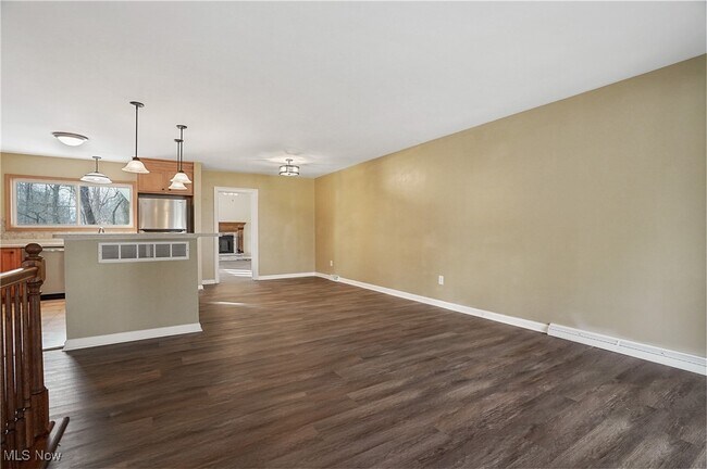 Building Photo - 7429 Sylvan Dr