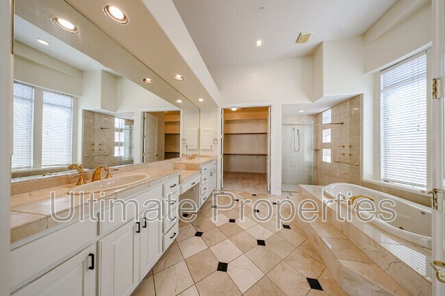 Building Photo - 11050 E Verbena Ln