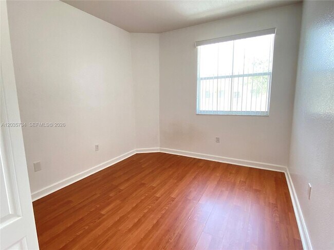 Building Photo - 1658 SE 28th Ct