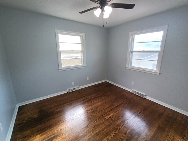 Building Photo - 1509 W Waldo Ave