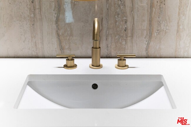 Building Photo - 8401 Fountain Ave