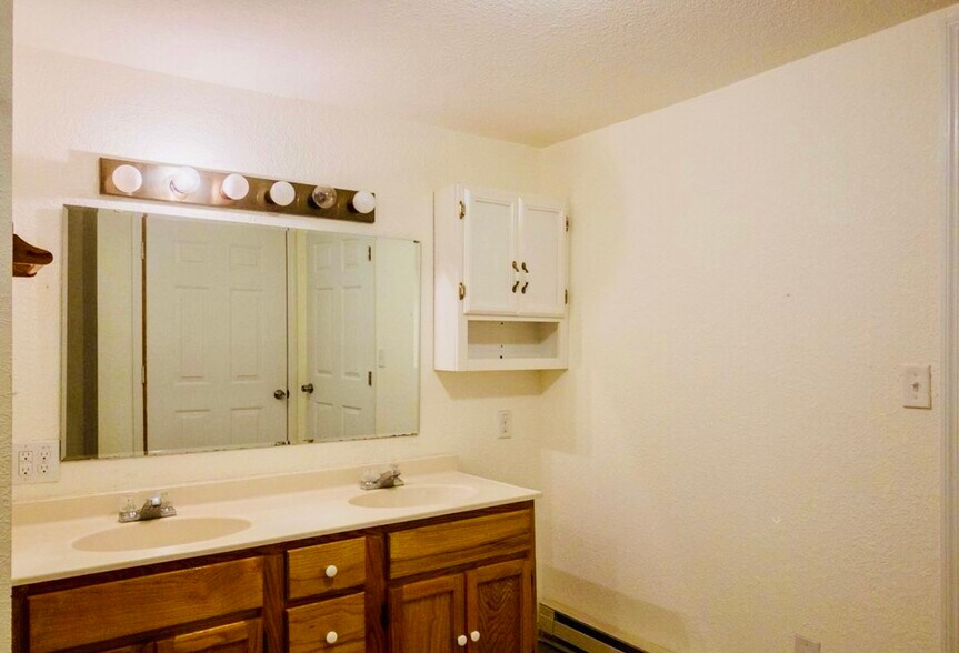Building Photo - 37 Cedar Hill Ln