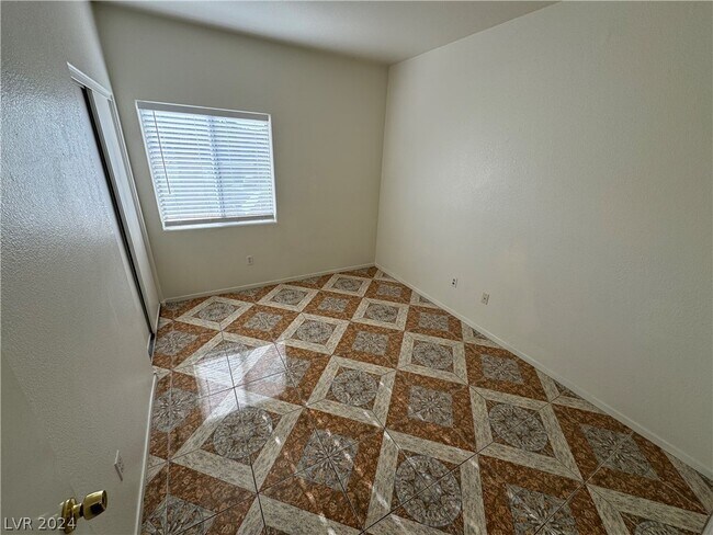 Building Photo - 5655 E Sahara Ave