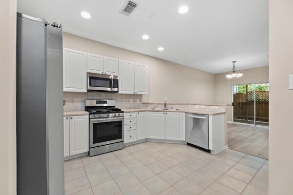Building Photo - 33 Stone Creek Pl