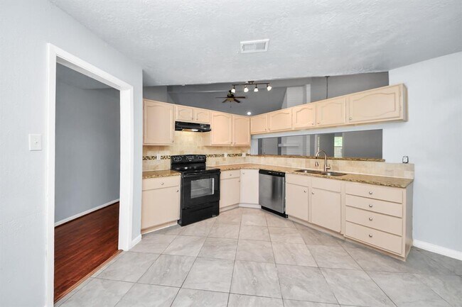 Building Photo - 22407 Millgate Dr