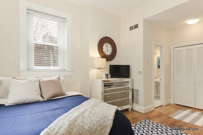 Building Photo - 1800 19th Street NW Apt 4