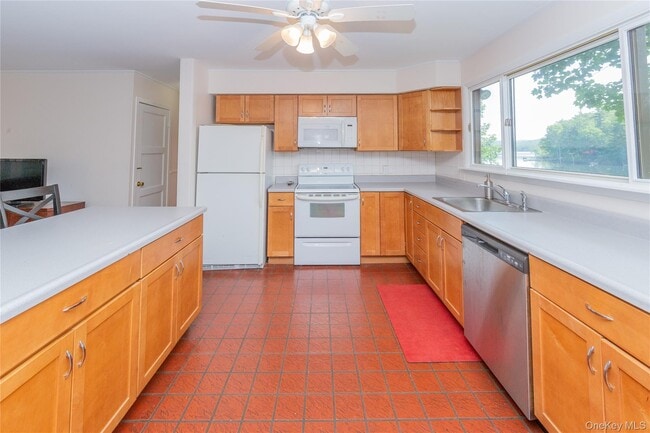 Building Photo - 24 Crescent Dr