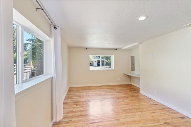 Building Photo - Eastside Charmer with 3 bedrooms 1.75 bath...